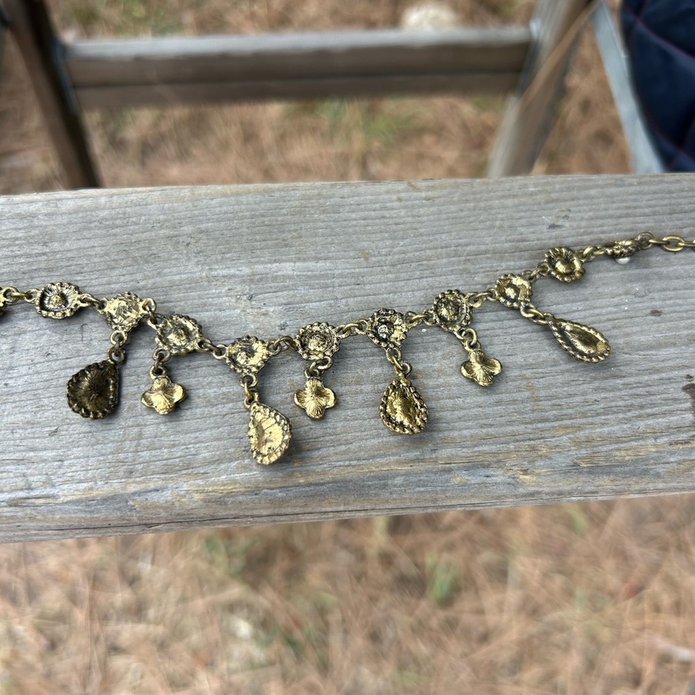 Aurora borealis and brass tone vintage choker - Picture 4 of 8